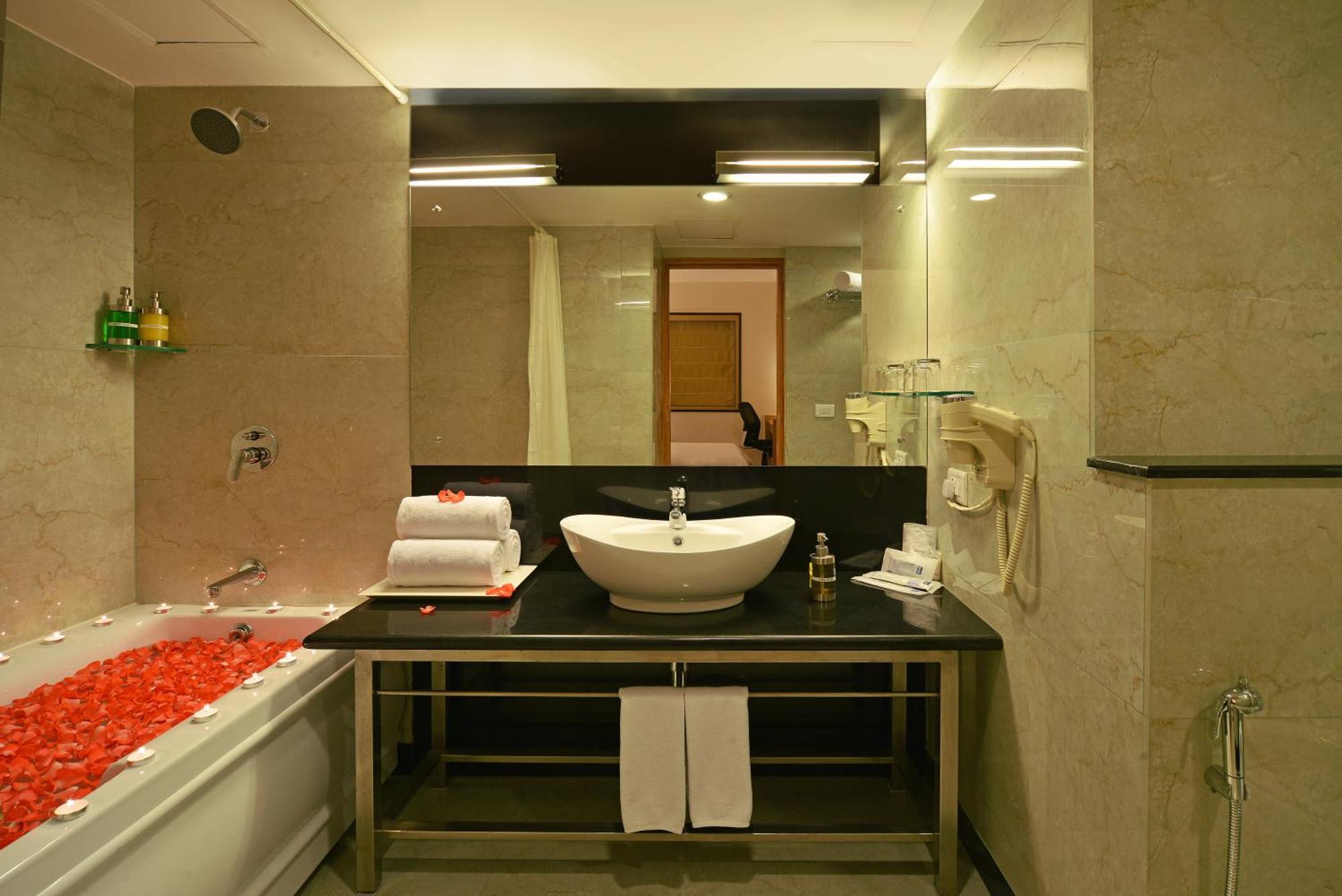 Red Fox By Lemon Tree Hotels, Bhiwadi Exterior photo