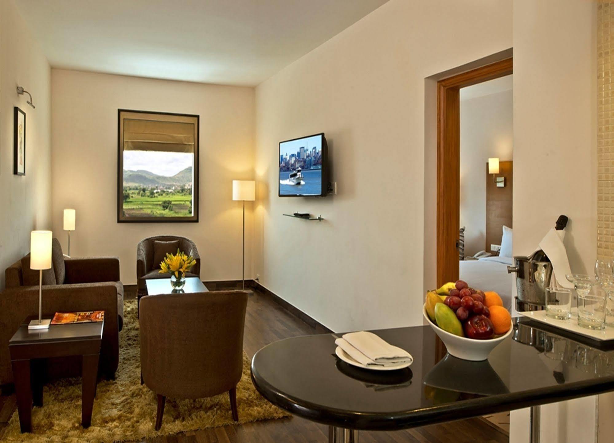 Red Fox By Lemon Tree Hotels, Bhiwadi Exterior photo