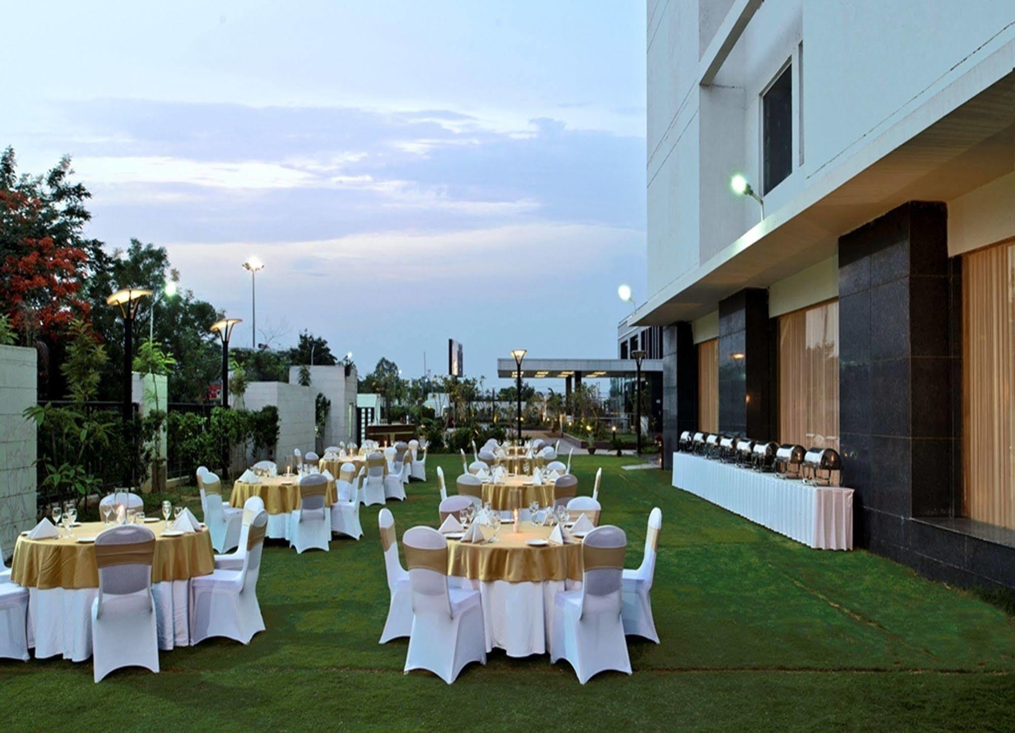 Red Fox By Lemon Tree Hotels, Bhiwadi Exterior photo