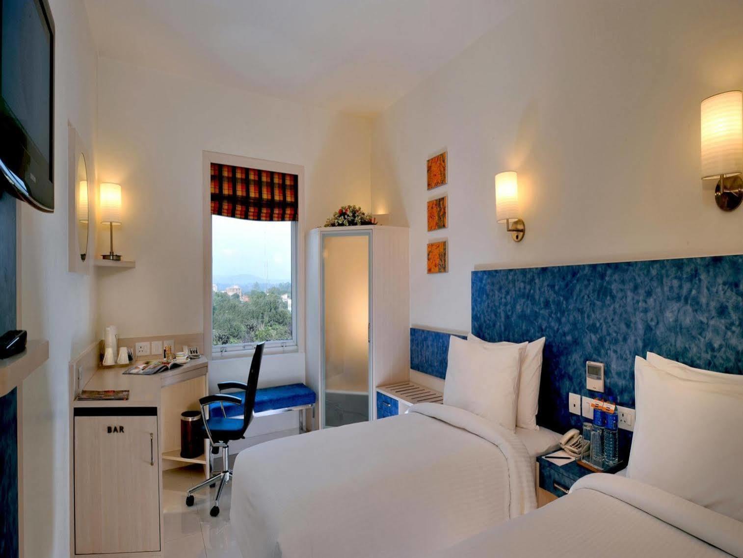 Red Fox By Lemon Tree Hotels, Bhiwadi Exterior photo